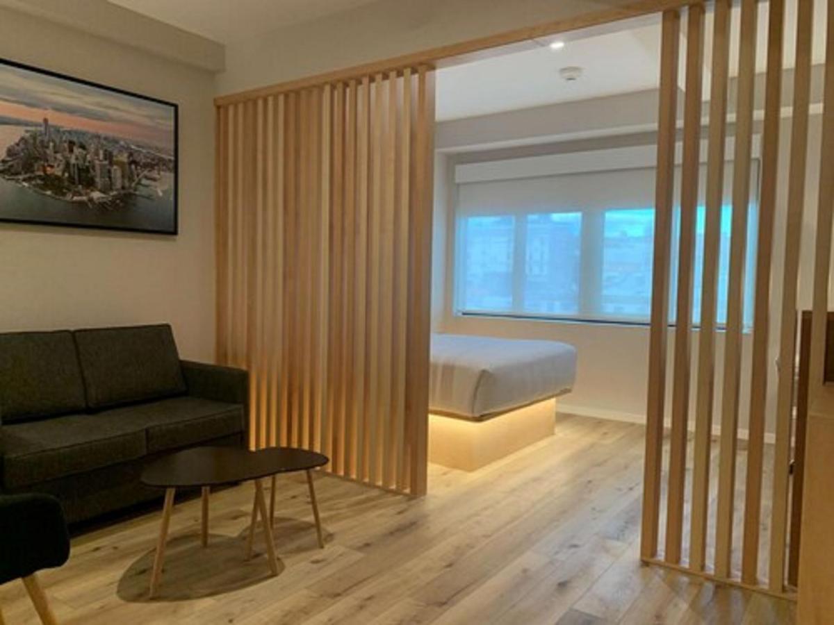 Suite met Kingsize Bed en Bad Geschikt voor Gasten met een Lichamelijke Beperking