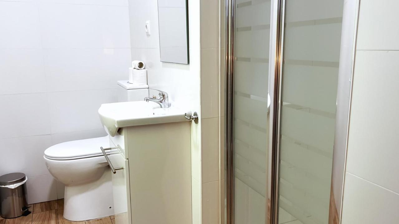 Single Room Private Bathroom