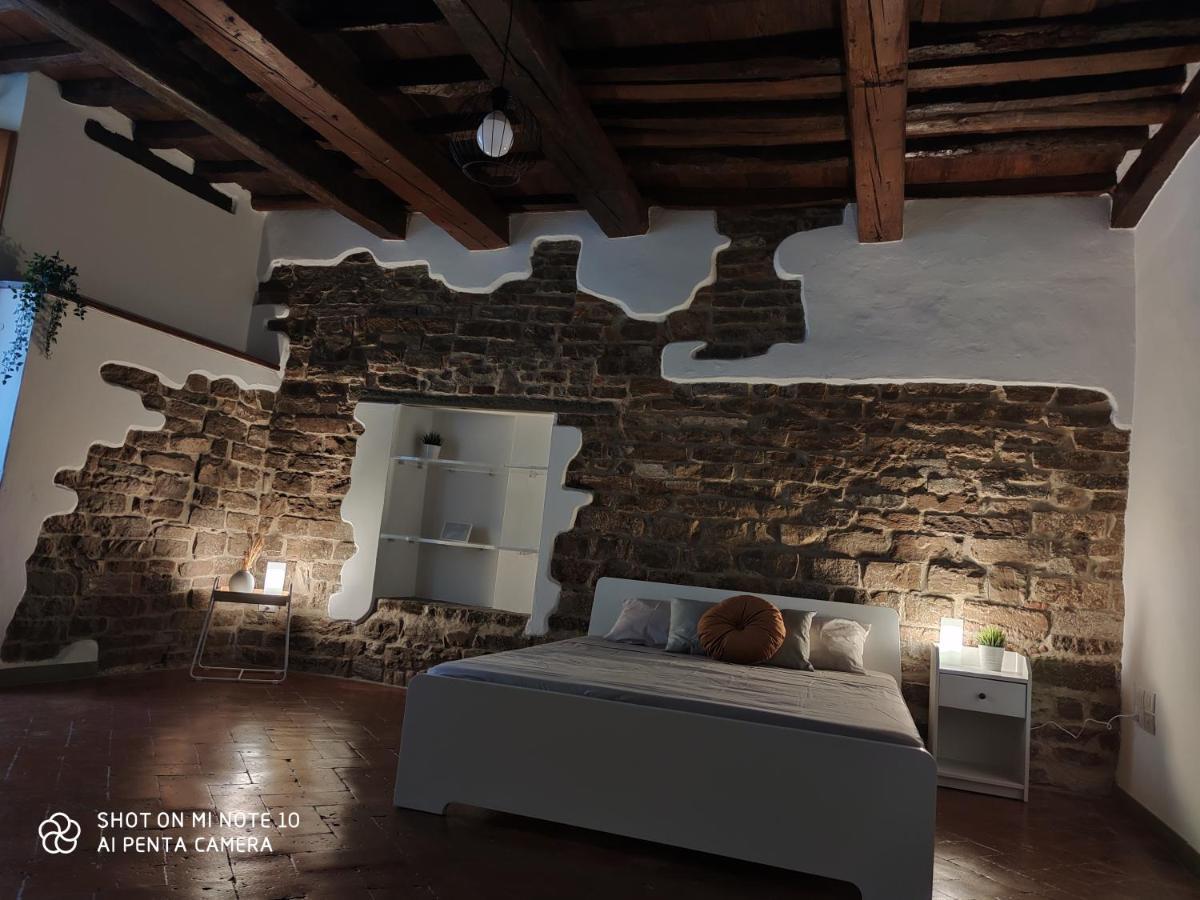 Kamer met Queensize Bed en Gedeelde Badkamer