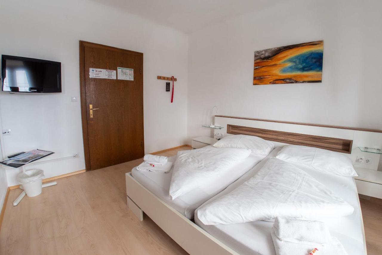 Deluxe Double Room Shower