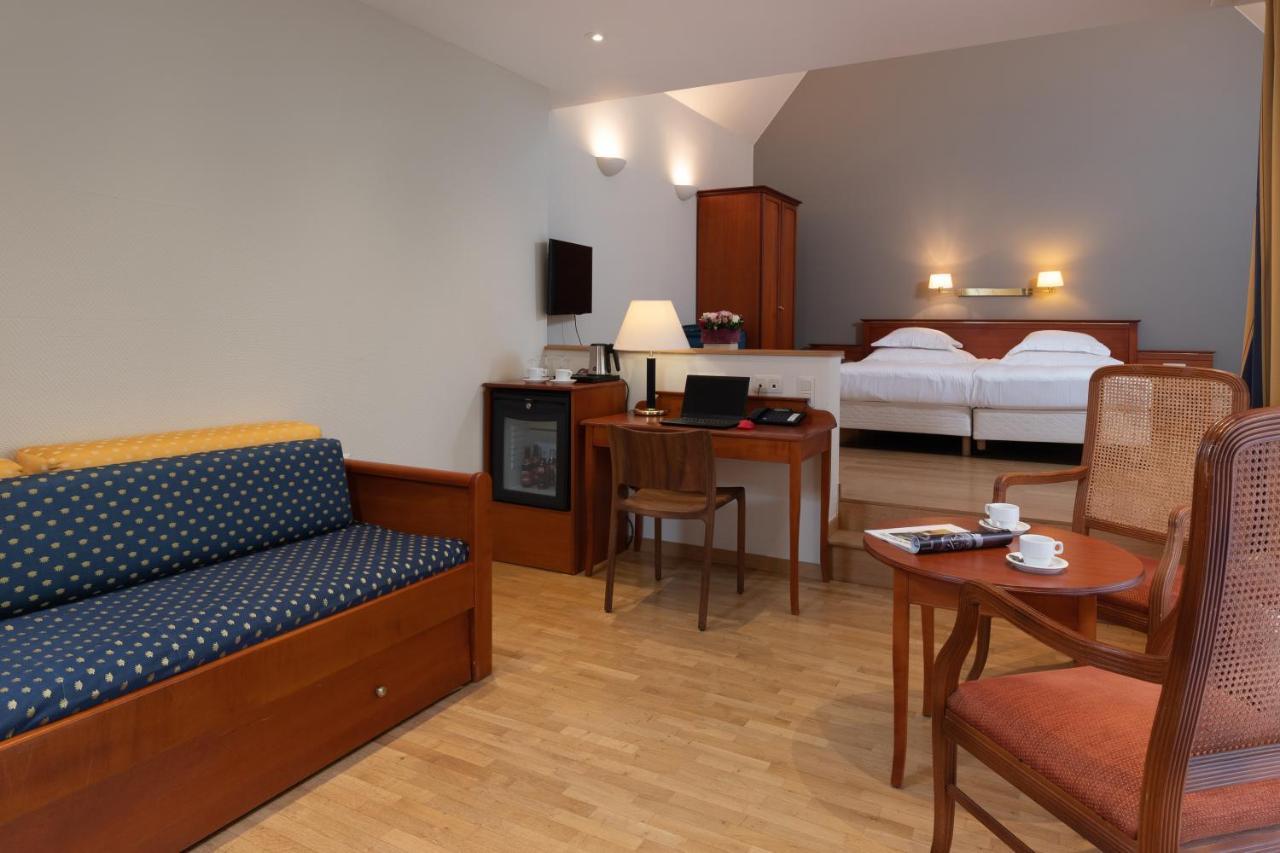 Executive Suite,1345980416:JPEG