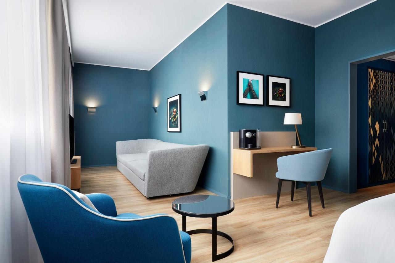 One-Bedroom Junior Suite - Club Lounge Access
