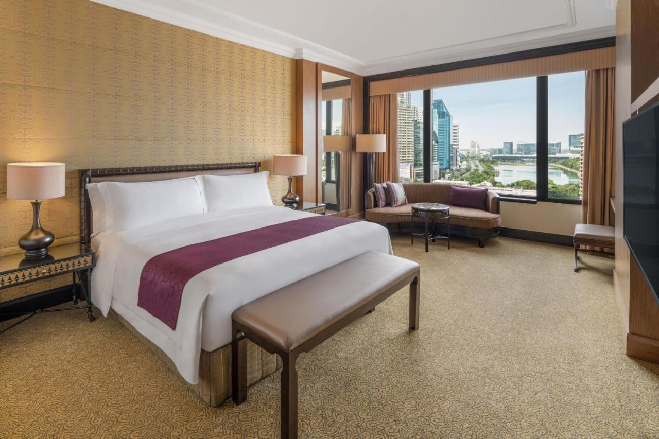 Luxury Suite King Bed