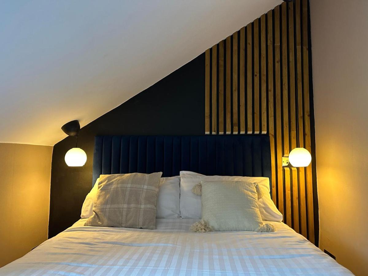 Compacte Tweepersoonskamer met eigen badkamer