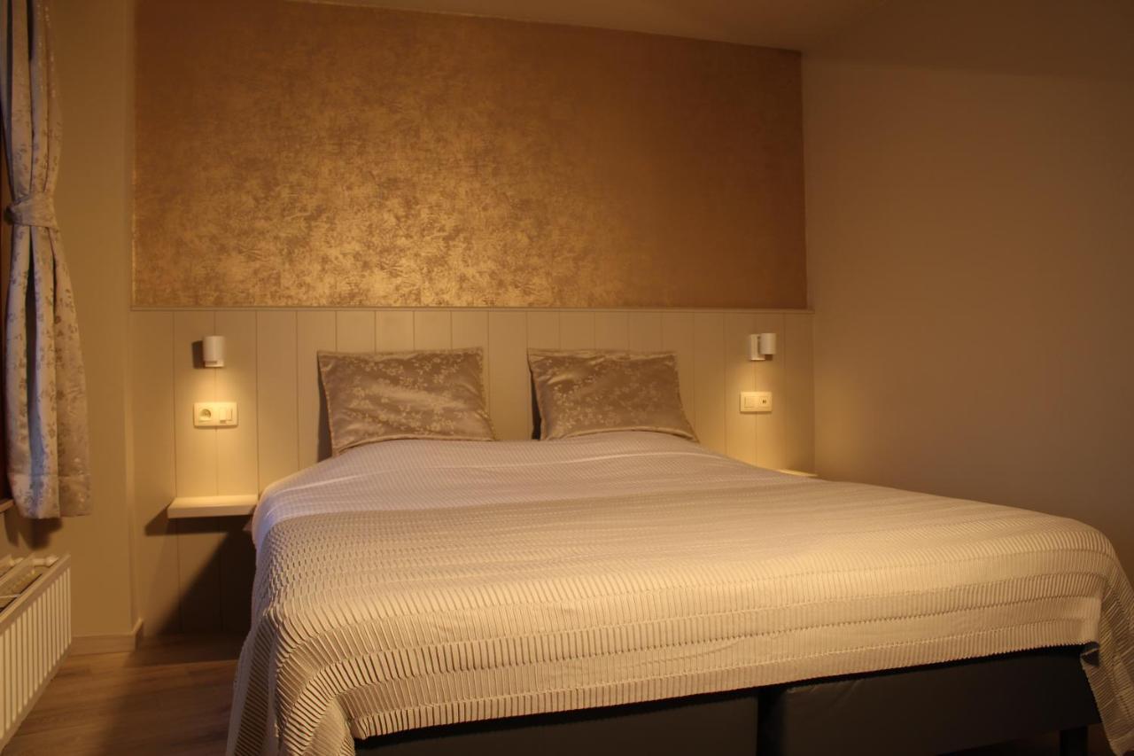 Tweepersoonskamer met een Eigen Externe Badkamer