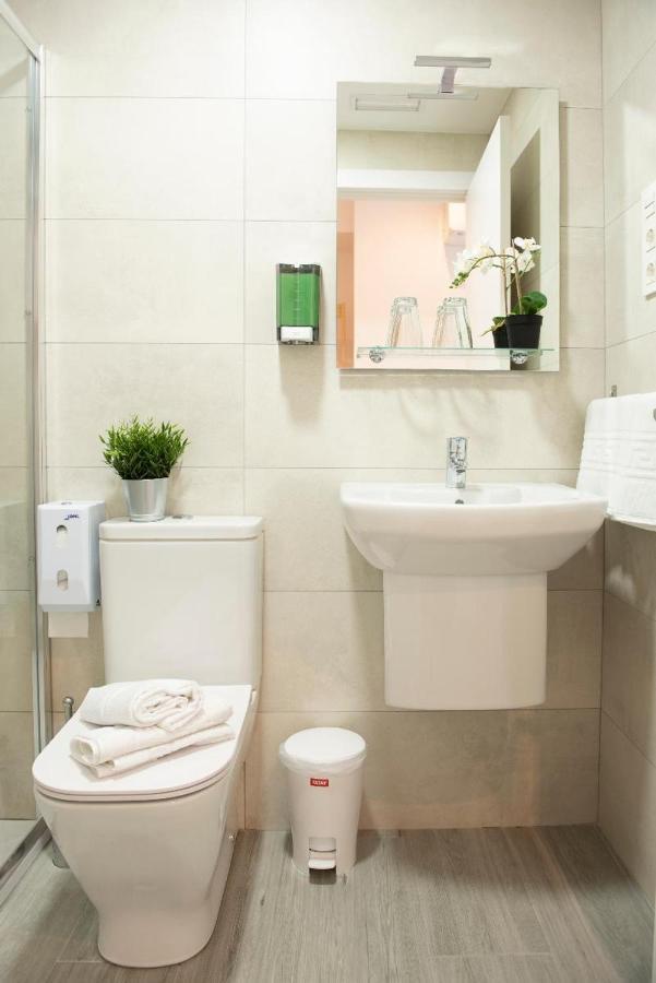 Twin Room Private Bathroom