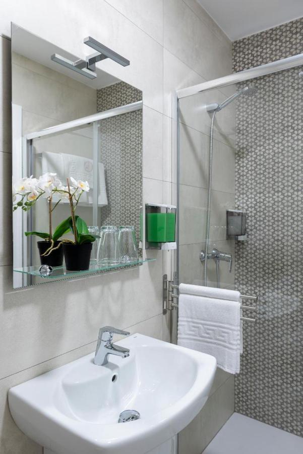 Double Room Private Bathroom