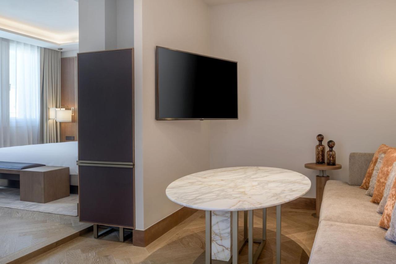 Junior King Suite Balcony Skyline View