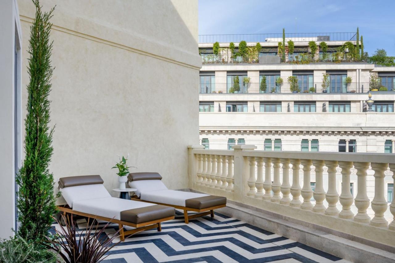 Junior King Suite Balcony Skyline View