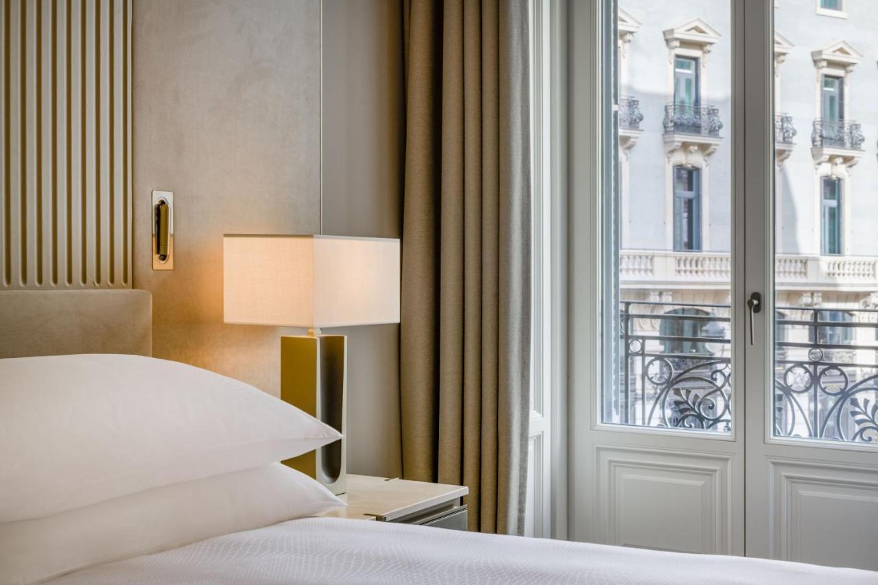Premium Deluxe King Room Balcony City View