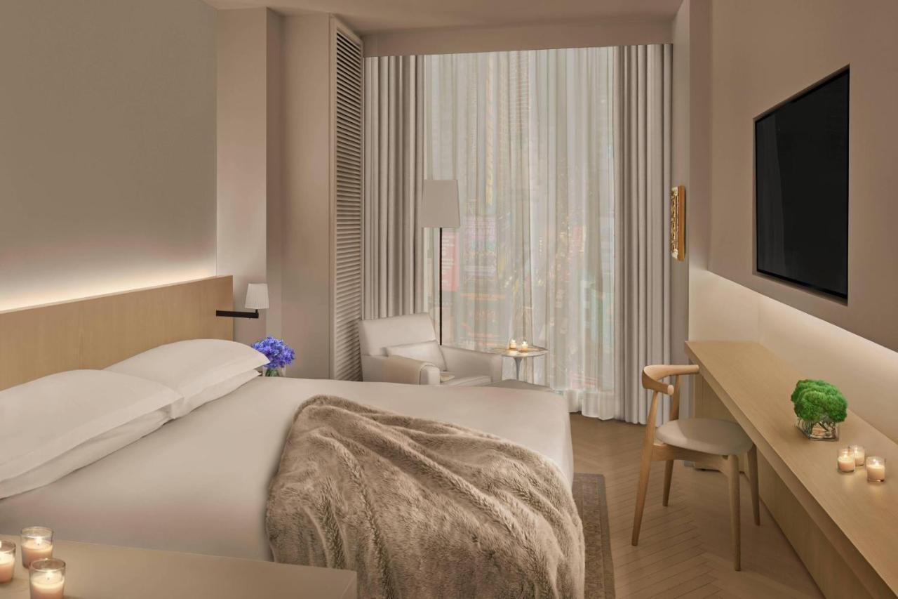 Premier Kamer met Kingsize Bed en Uitzicht op Times Square - Geschikt voor Slechthorenden