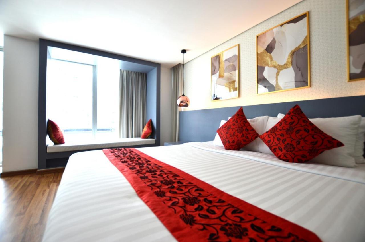 Premier Deluxe Double or Twin Room Sky Train View