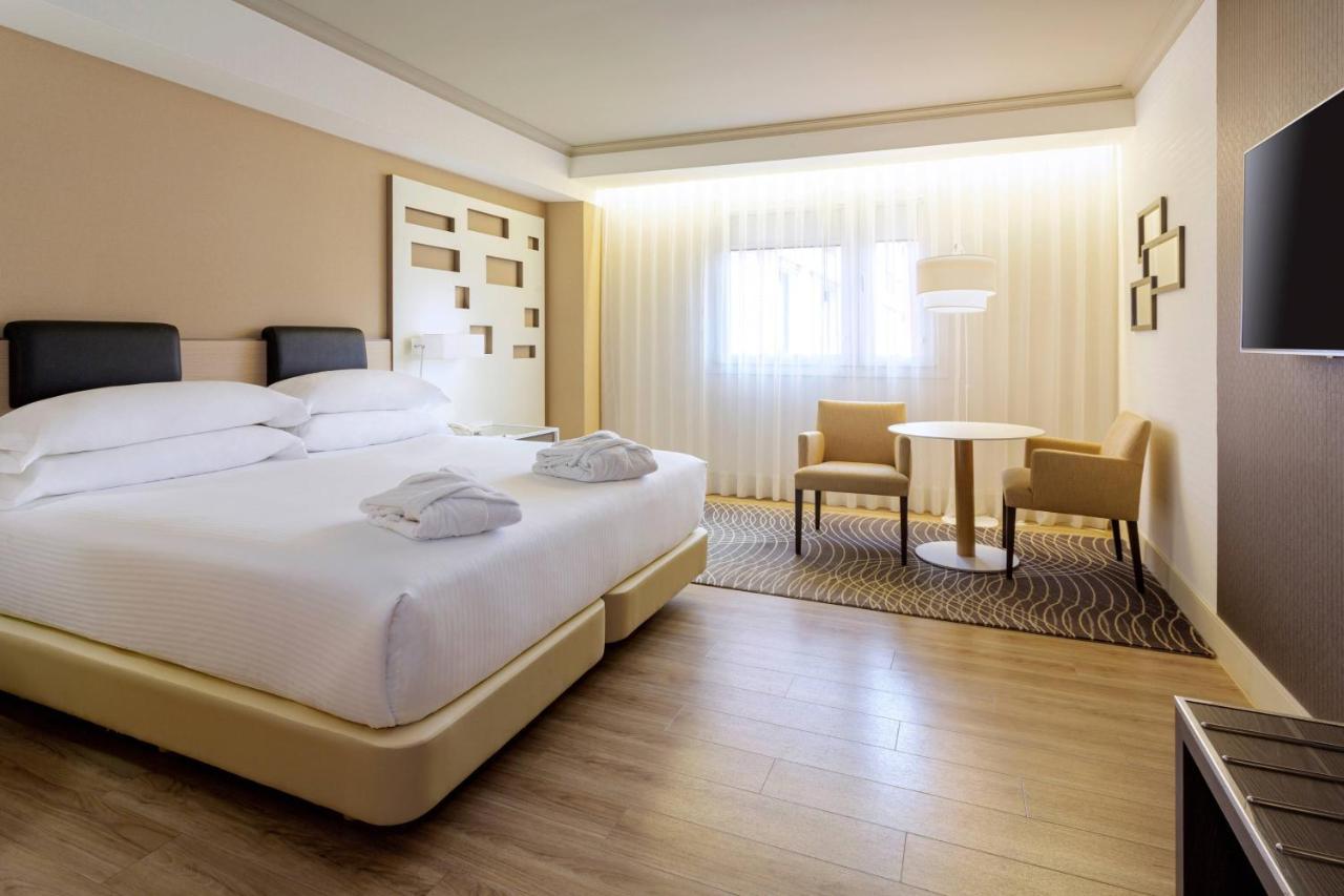 Executive King Room Lounge Access