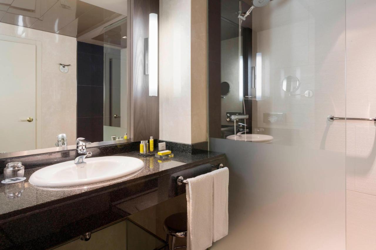 Executive King Room Lounge Access