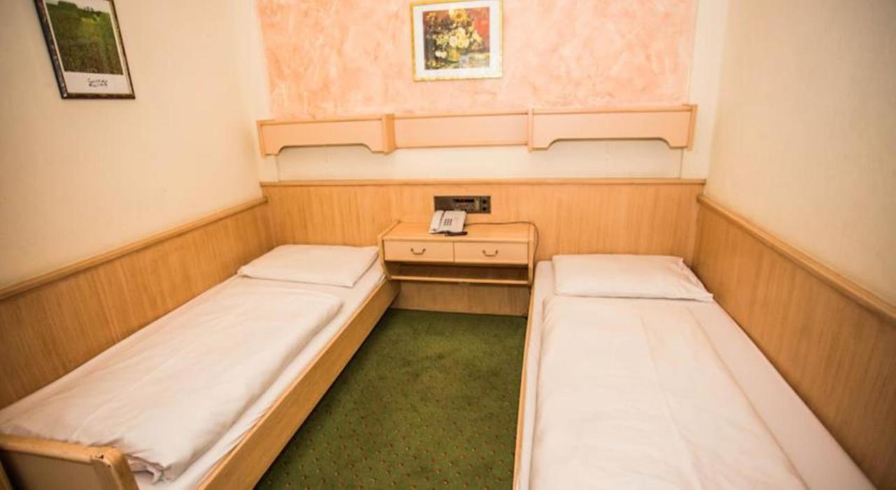 Tweepersoonskamer met 2 Aparte Bedden