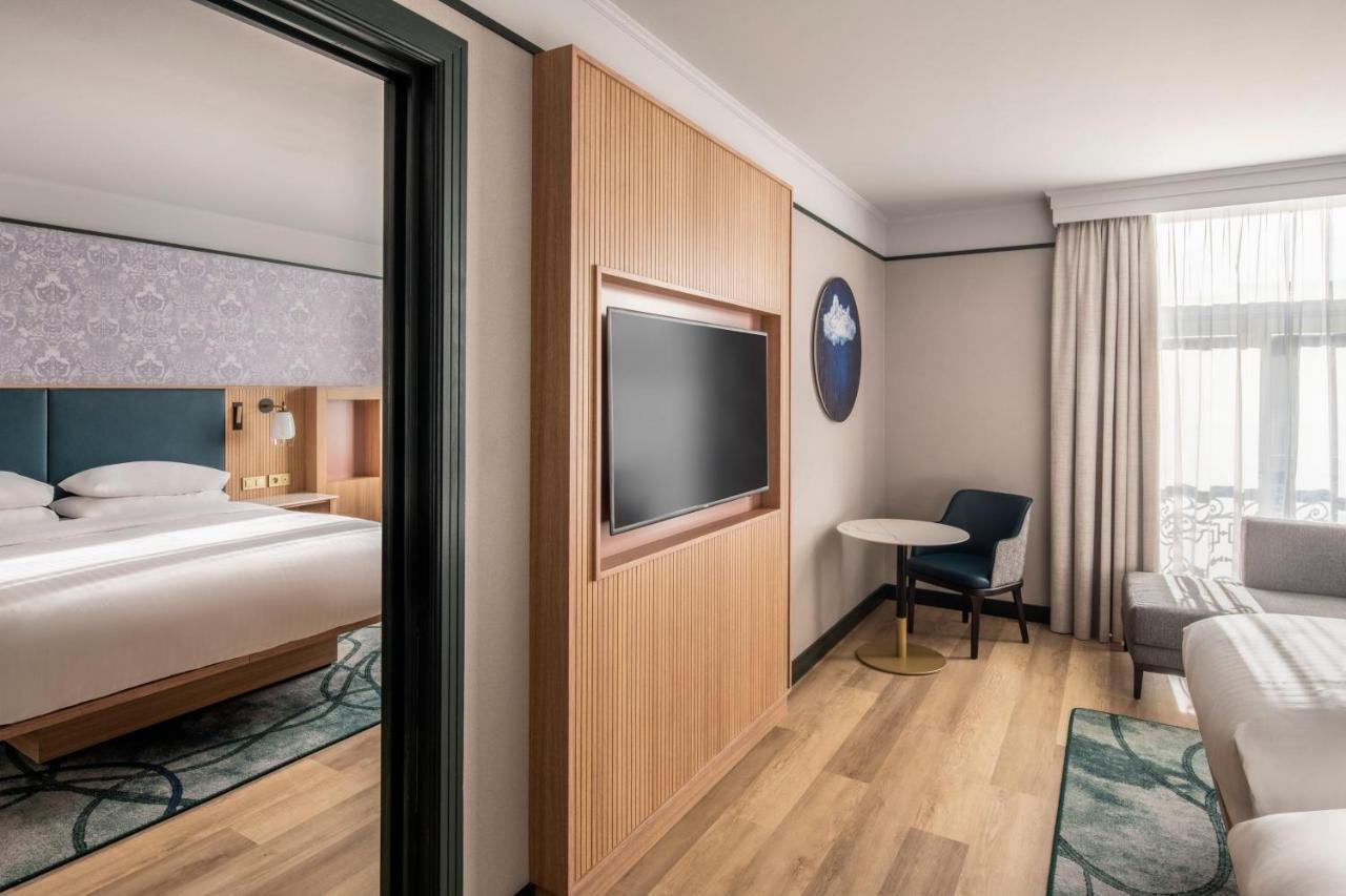 Kamer met 2 Onderling Verbonden Slaapkamers - 1 Kingsize Bed en 2 Aparte Bedden