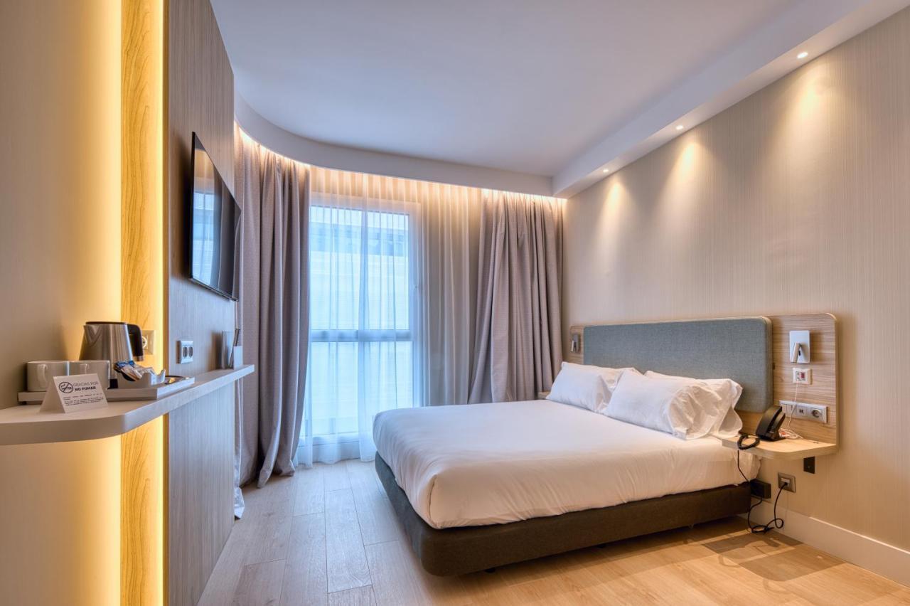 Standard Queen Room Accessible