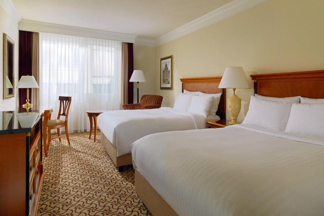 Executive lounge access Room with two 1,4 x 2m Beds