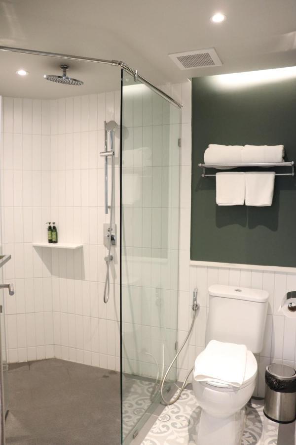 Quarter Pool Access Junior Suite King Bed