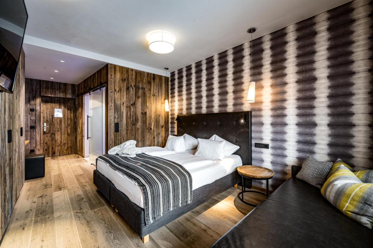 Deluxe Double Room Shower