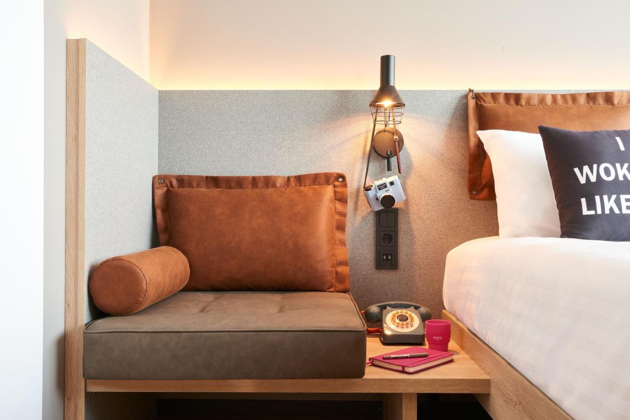 Moxy Queen Room,1398623030:JPEG