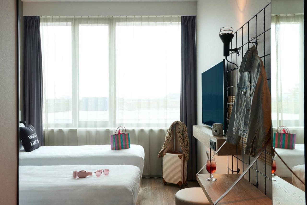 Moxy Twin Room,1398624128:JPEG