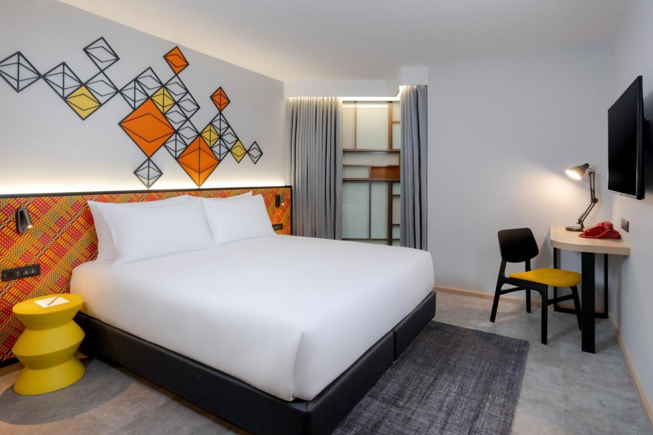 Premium King Room Atrium View