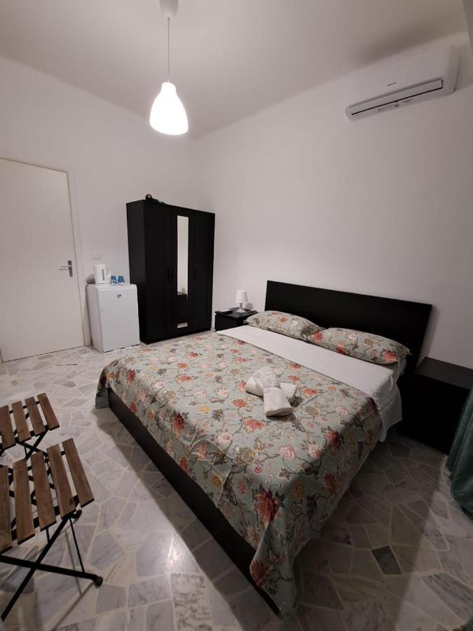 Tweepersoonskamer met Gedeelde Badkamer