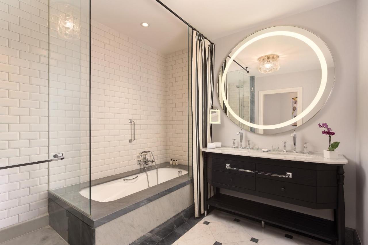 Royal Suite 1 Bedroom Suite 2 Twin or Single Beds