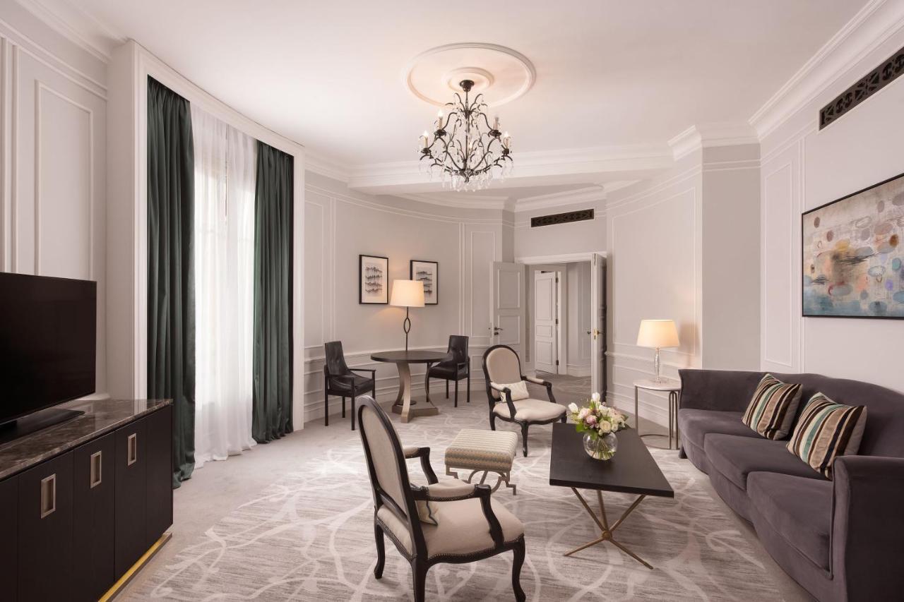 Garden Suite 1 Bedroom Suite 1 King Garden view