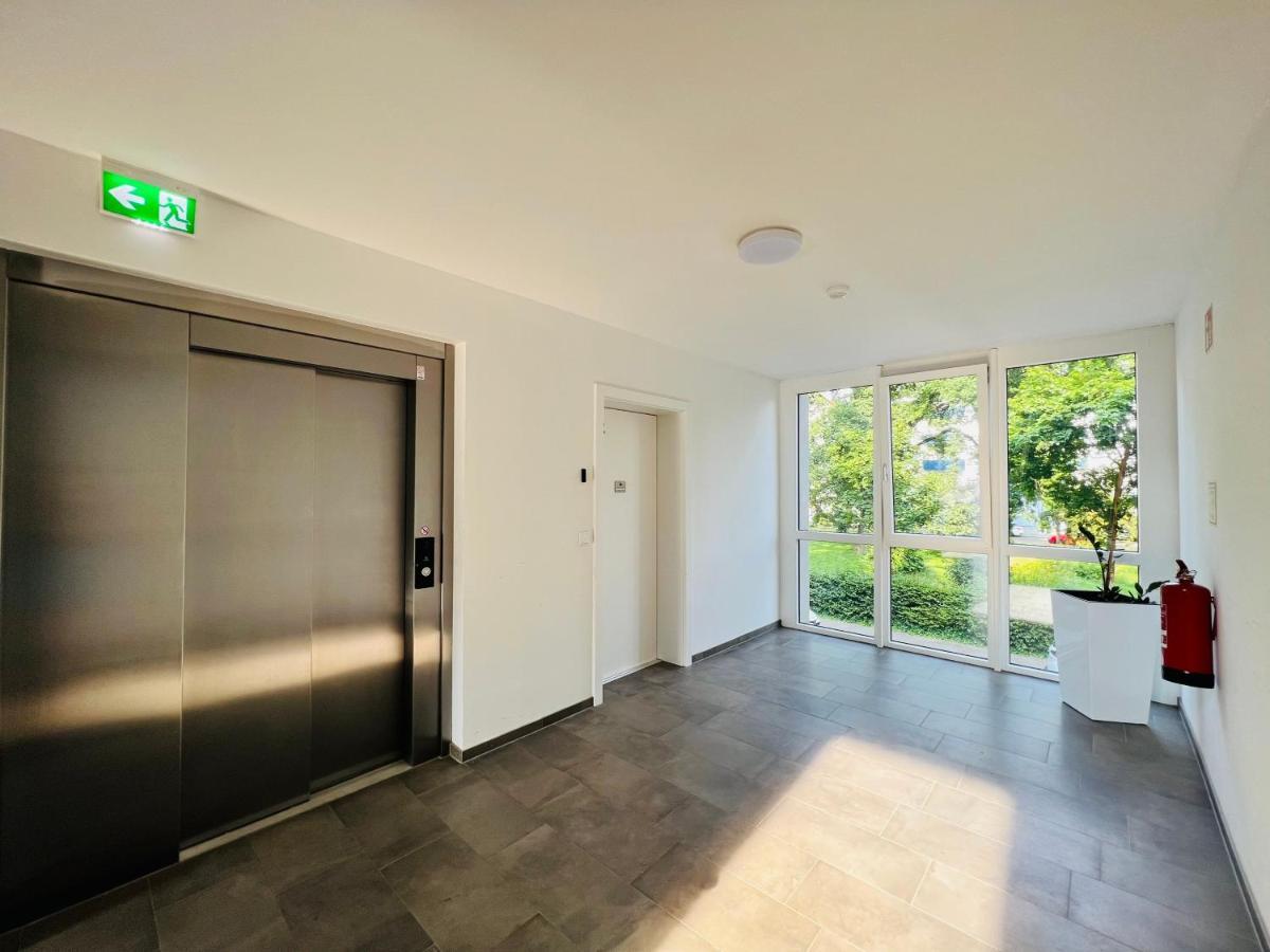 Deluxe One-Bedroom Apartment