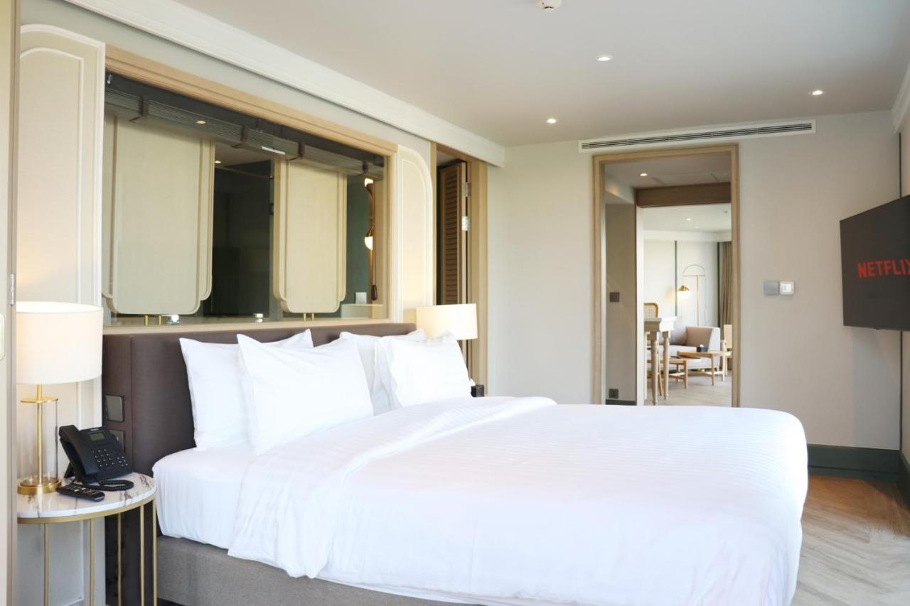 One-Bedroom Grand River View King Suite