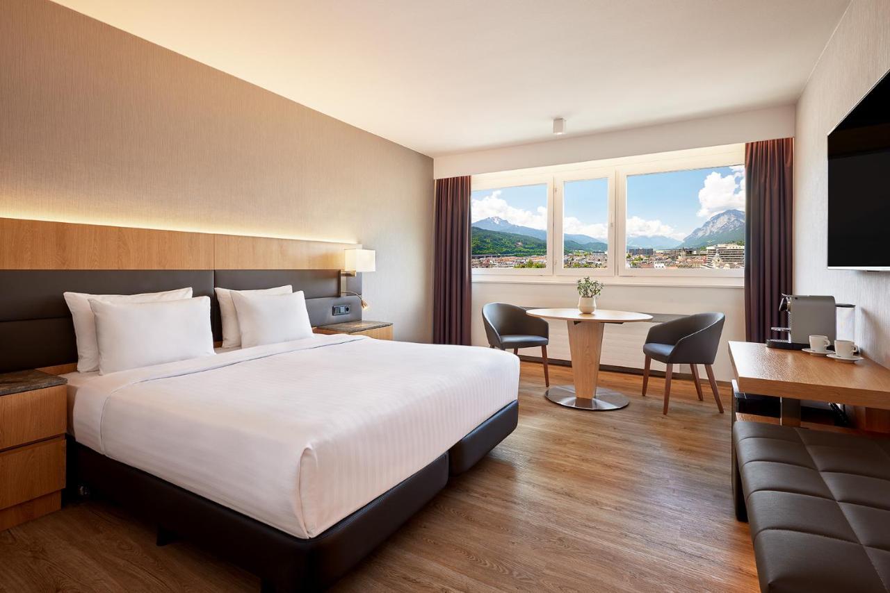 Deluxe Guest Room King Bed Mountain View High Floor