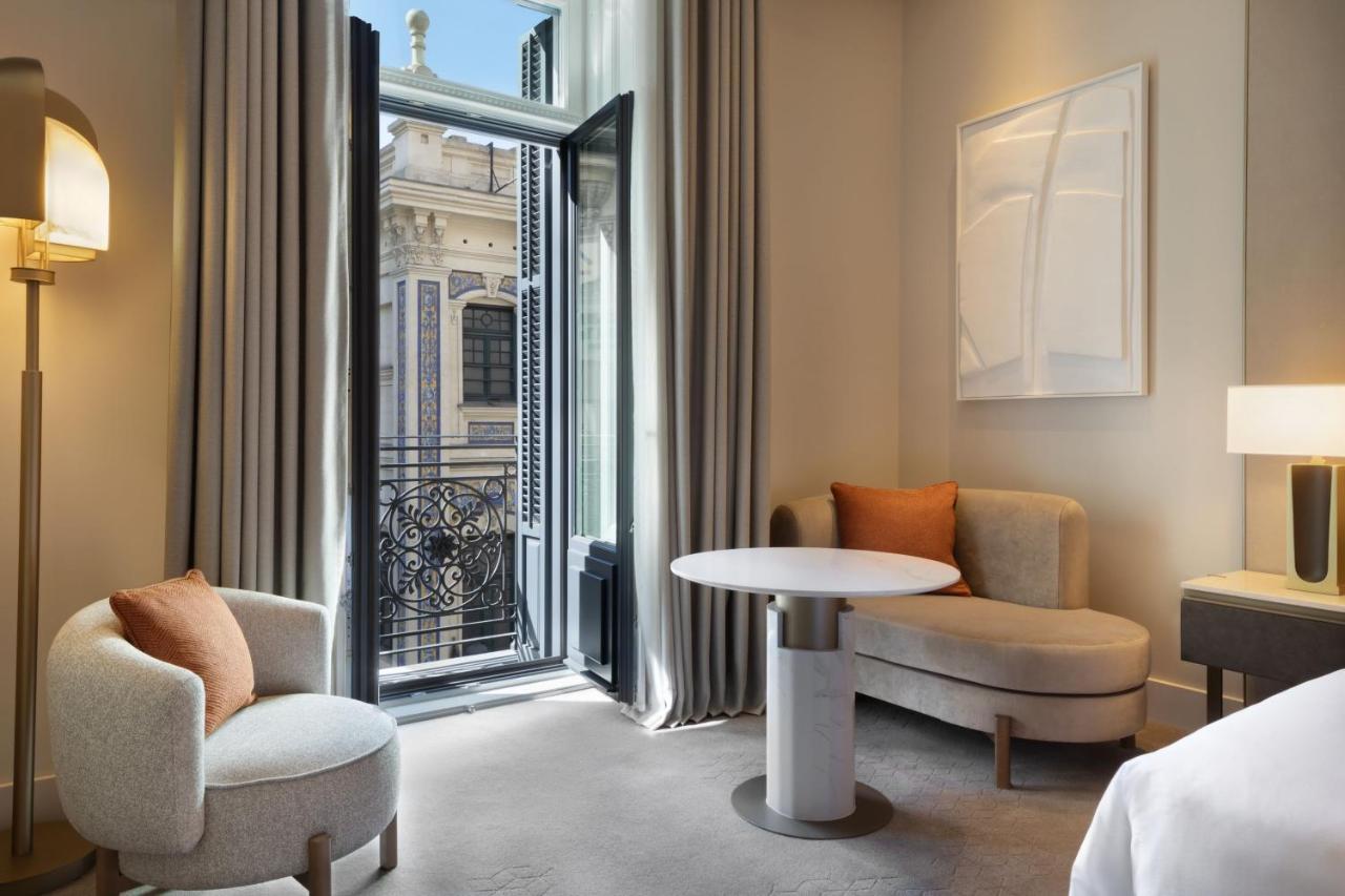 Deluxe King Room City View Balcony