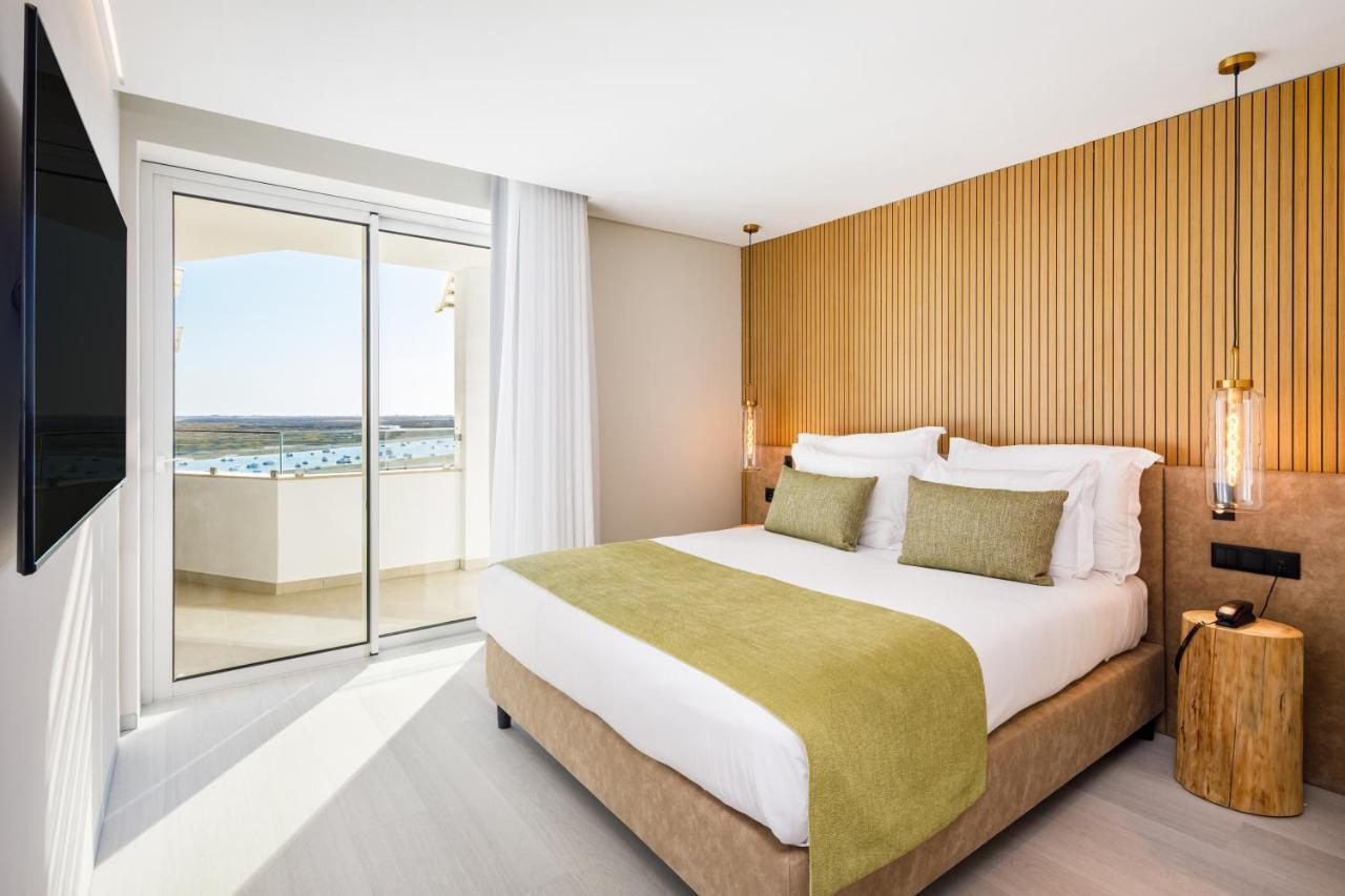 2 Bedroom Deluxe Suite
