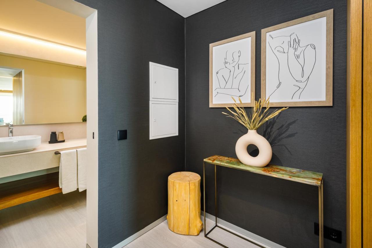 2 Bedroom Deluxe Suite