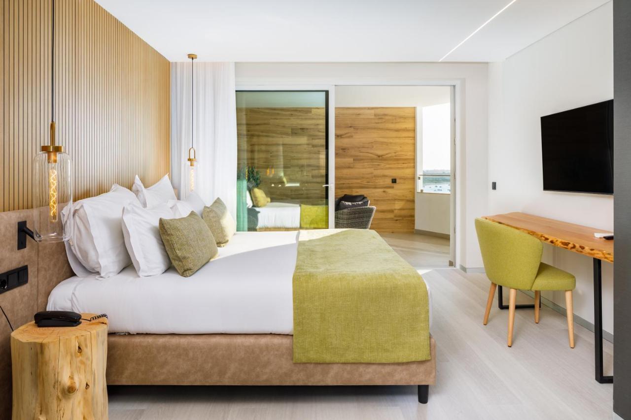 2 Bedroom Deluxe Suite