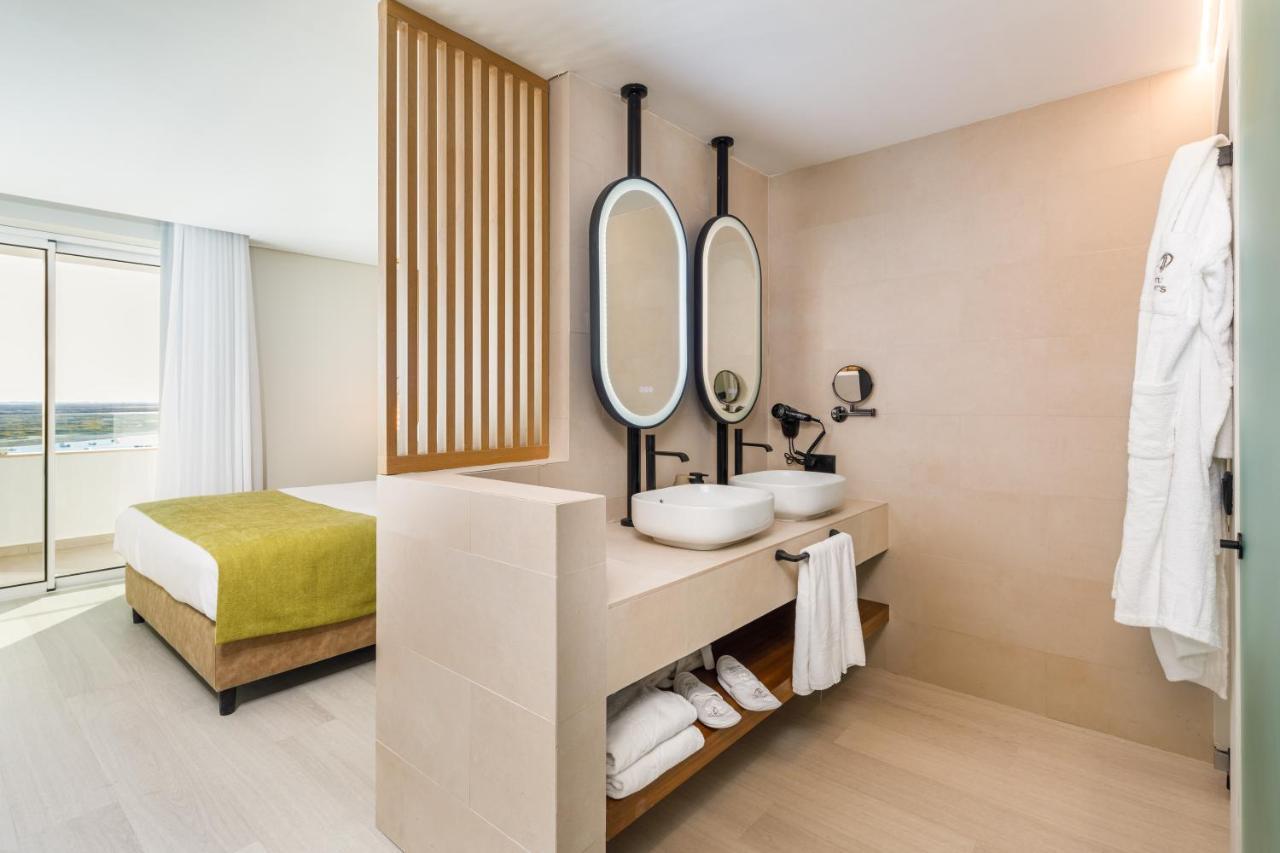 2 Bedroom Deluxe Suite