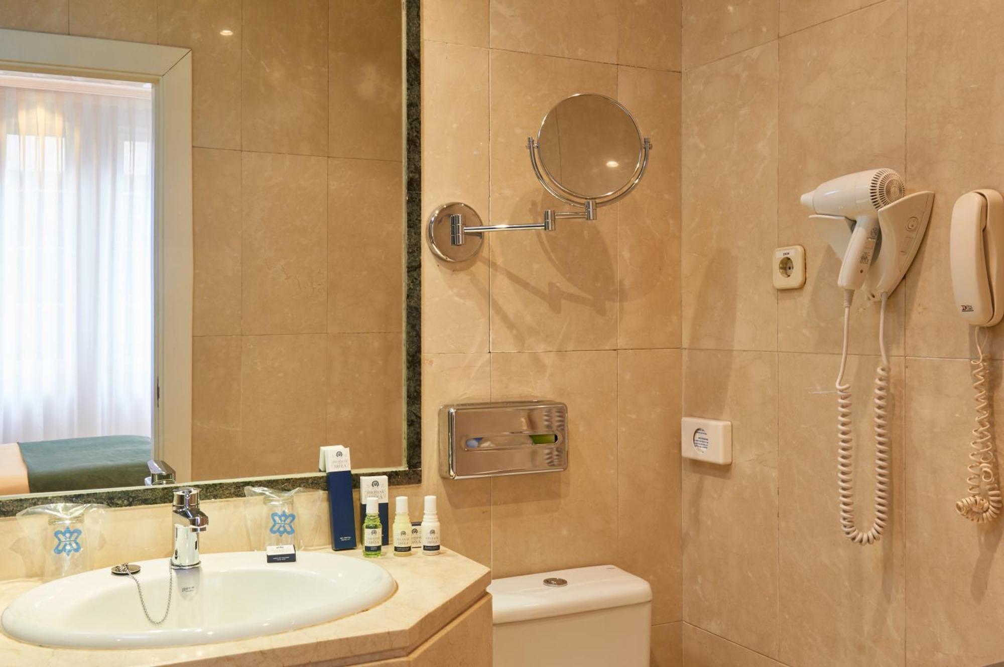 Superior One-Bedroom Apartment