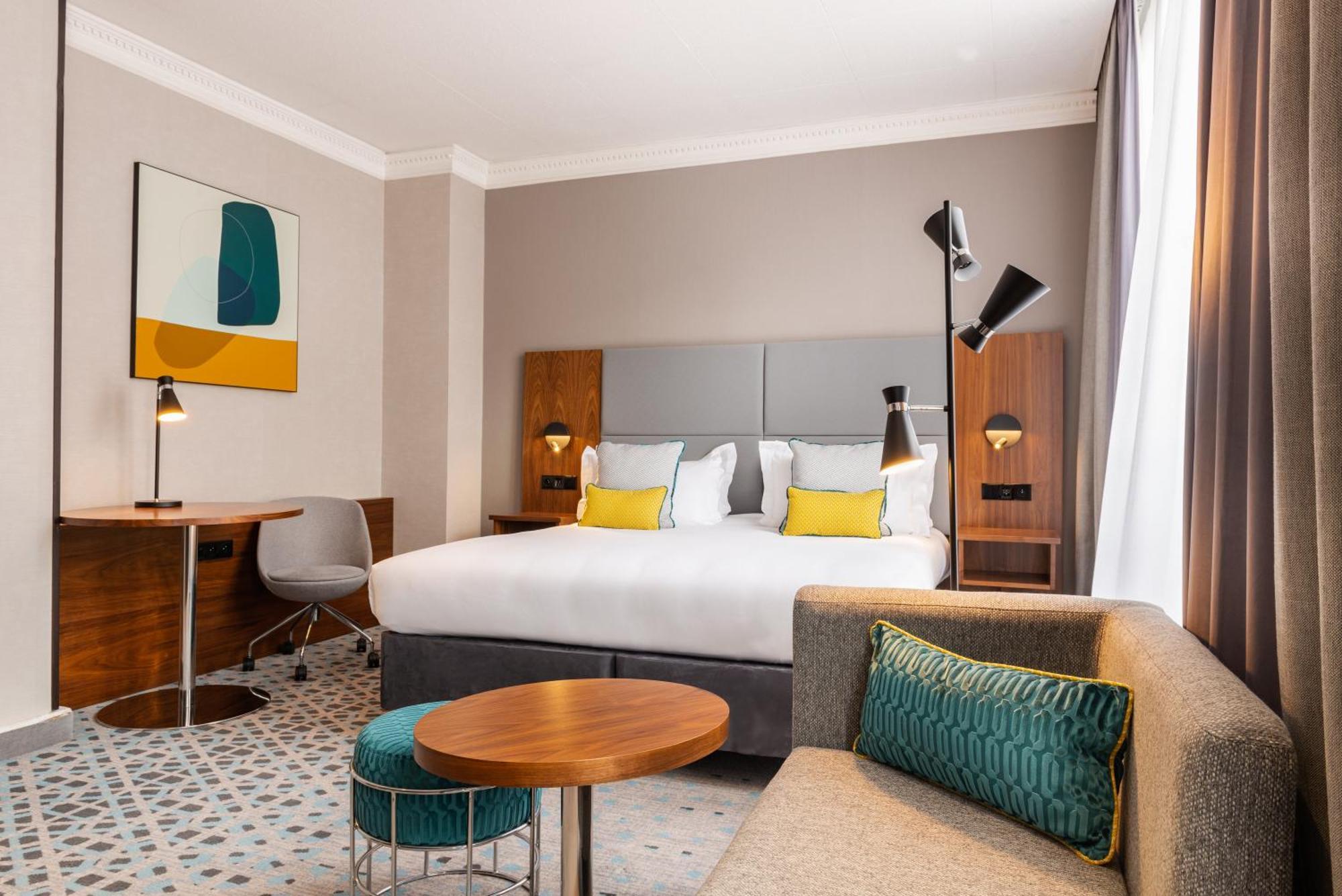 Premium King Room Courtyard View