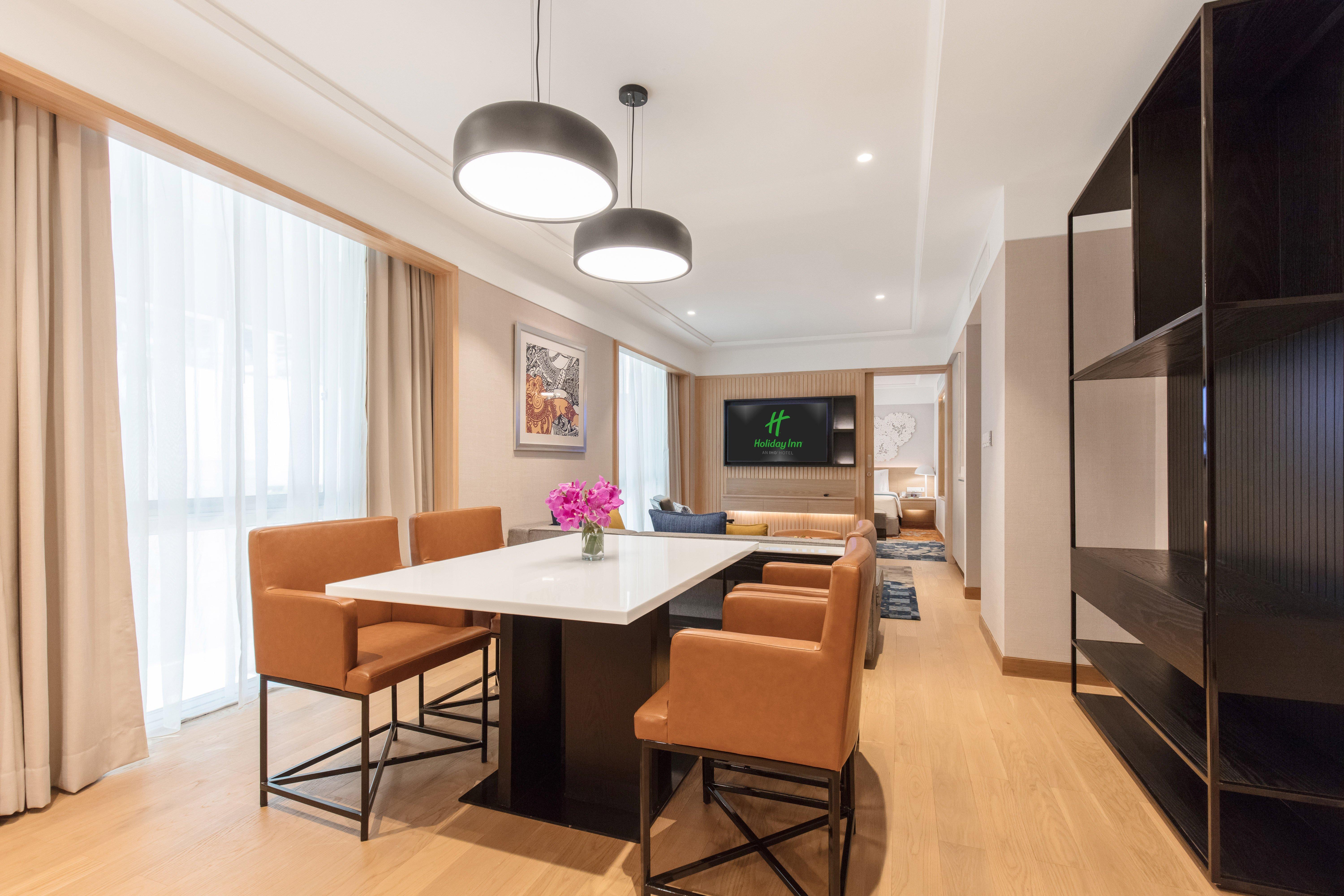 1 King One-Bedroom Suite Living Dining Area