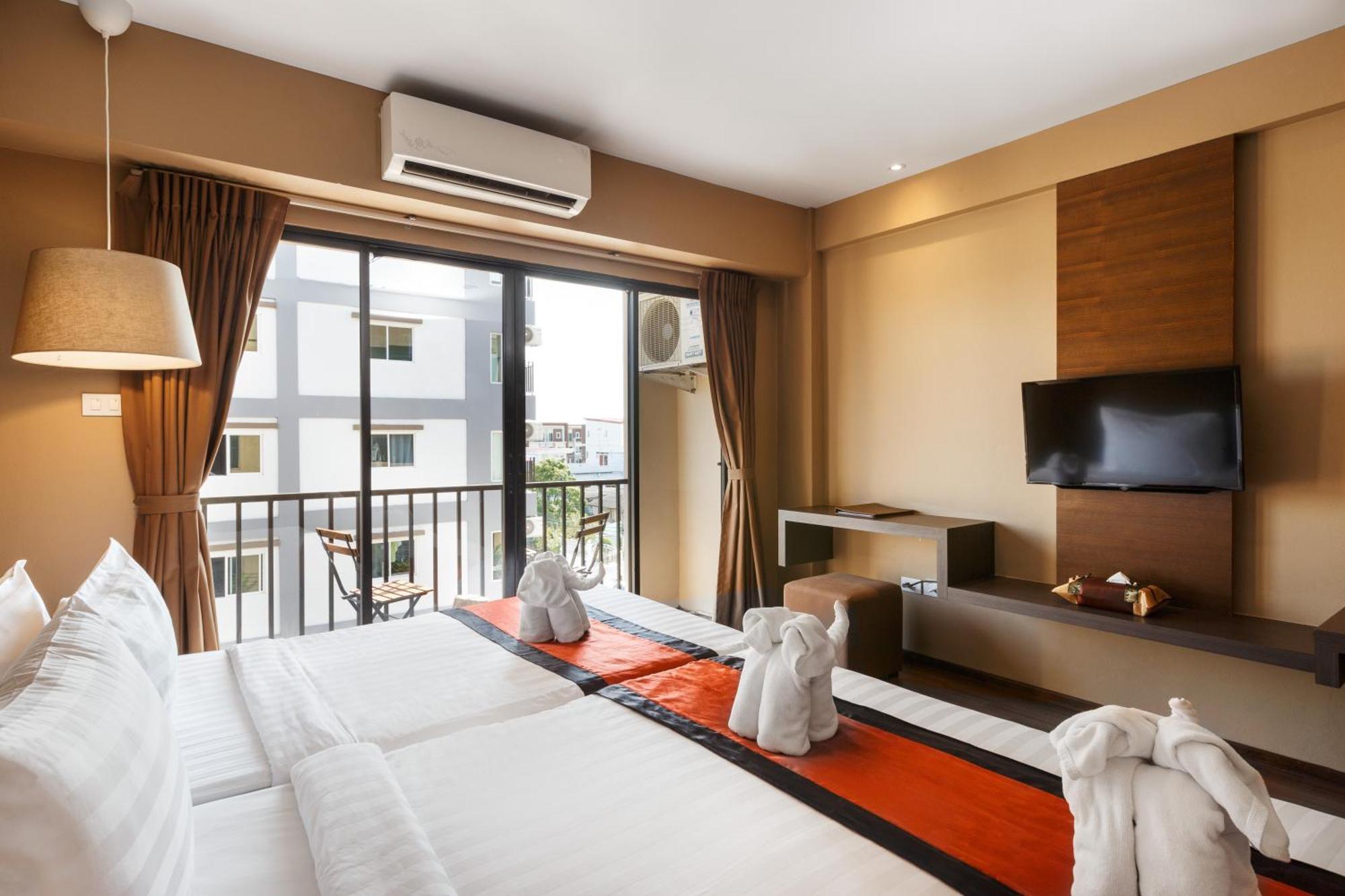 Superior Triple Room Roundtrip Airport Transfer