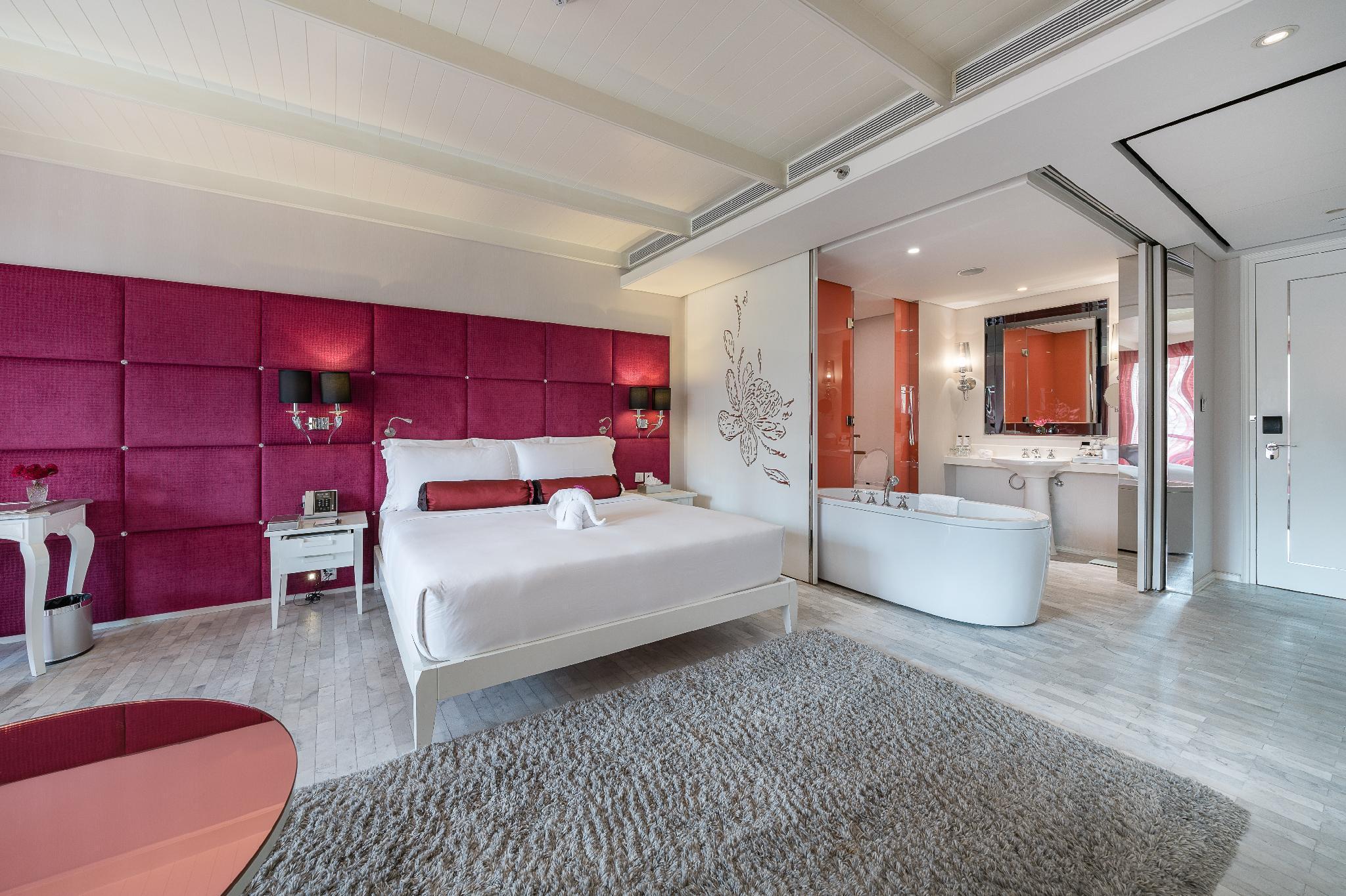 Premier Deluxe Room King bed 1King Bed