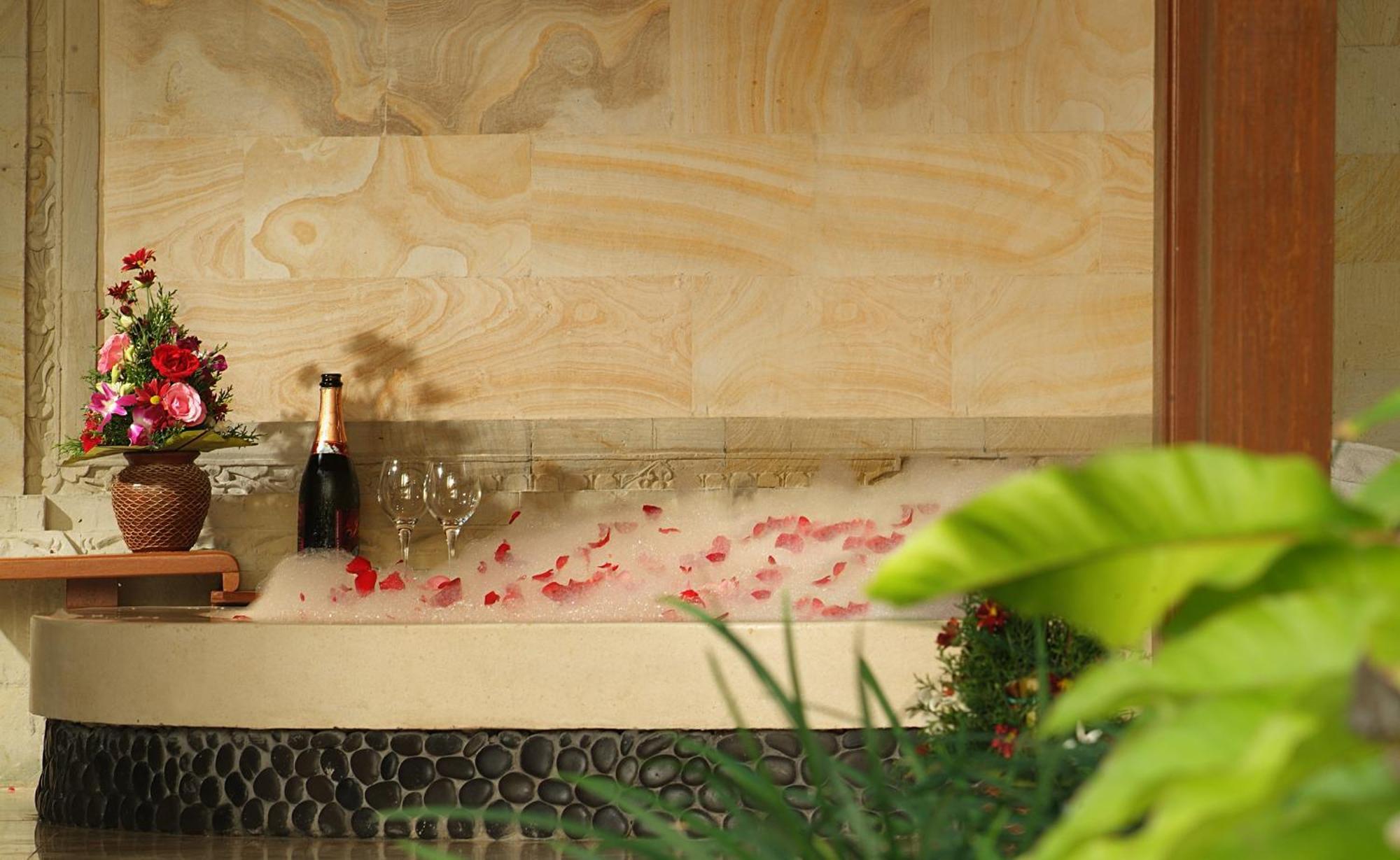 Healing Pool Villa Daily 60-Minutes Massages