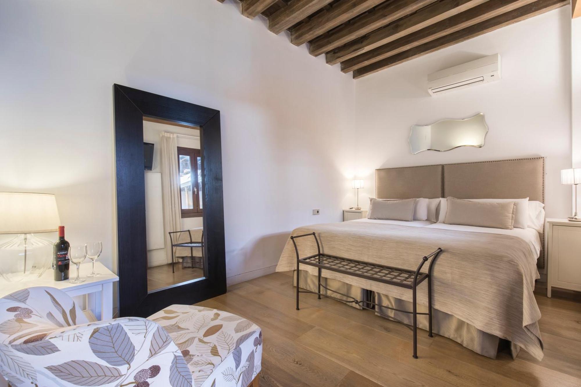 Double or Twin Room interior patio view