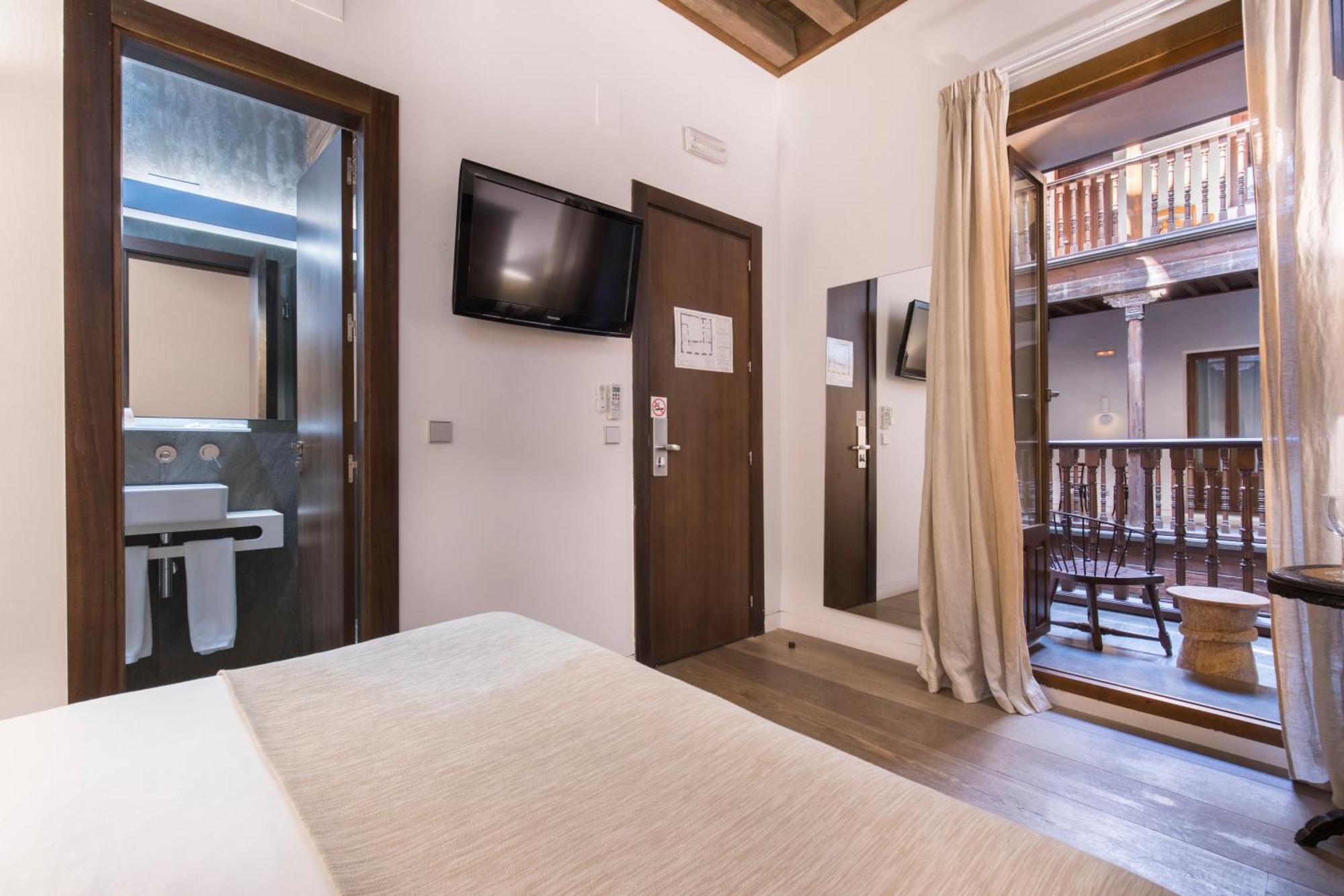 Double or Twin Room interior patio view