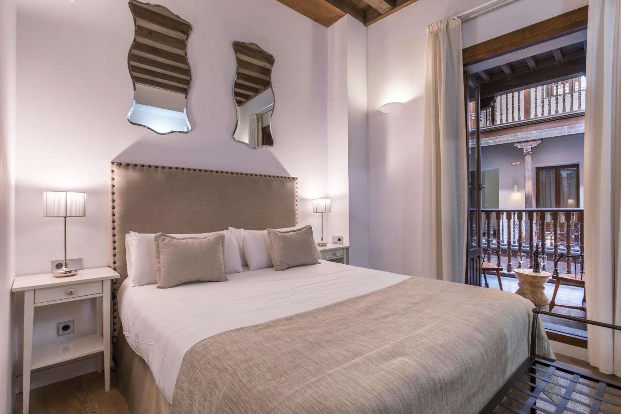 Double or Twin Room interior patio view