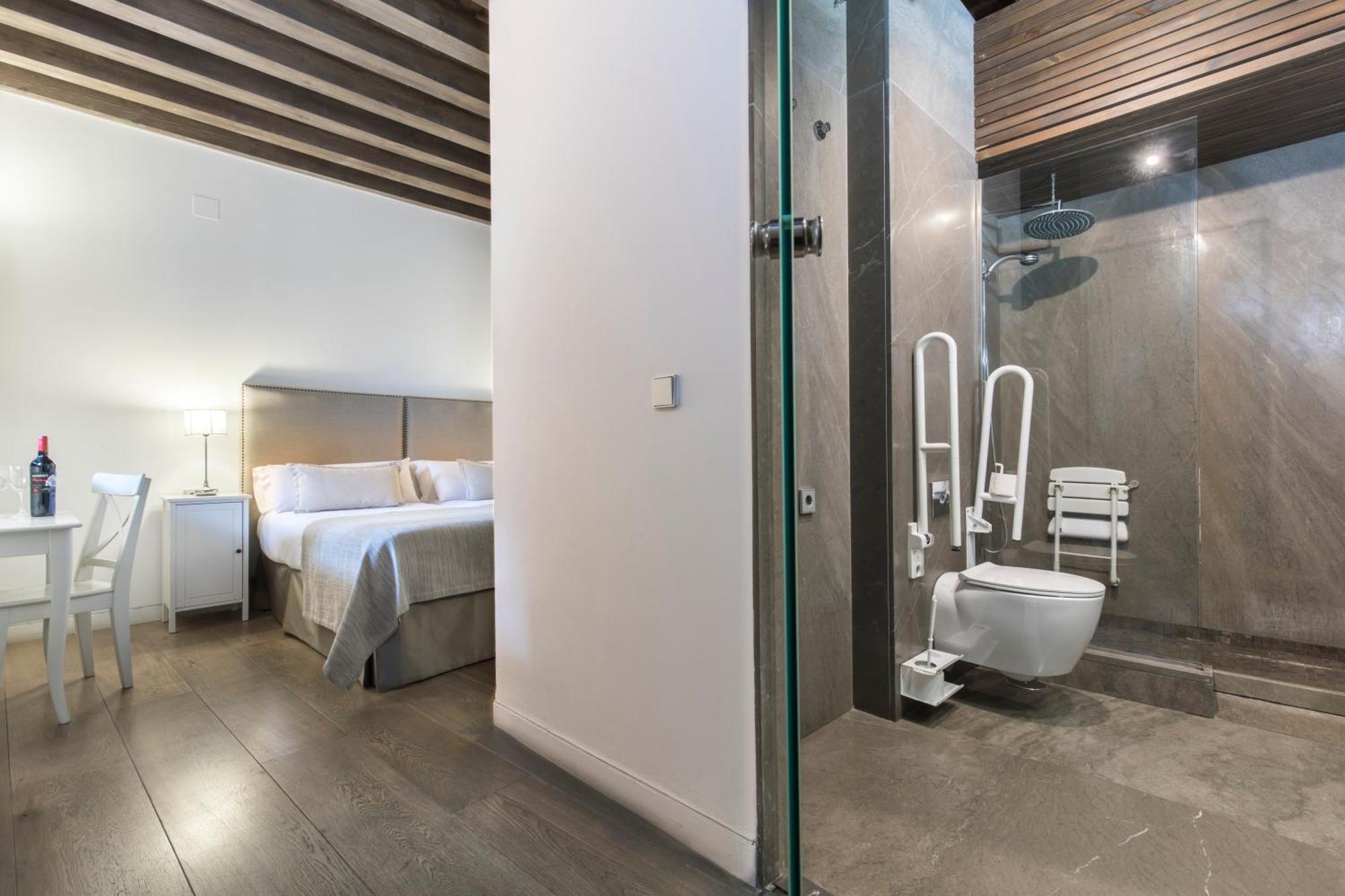 Double or Twin Room interior patio view