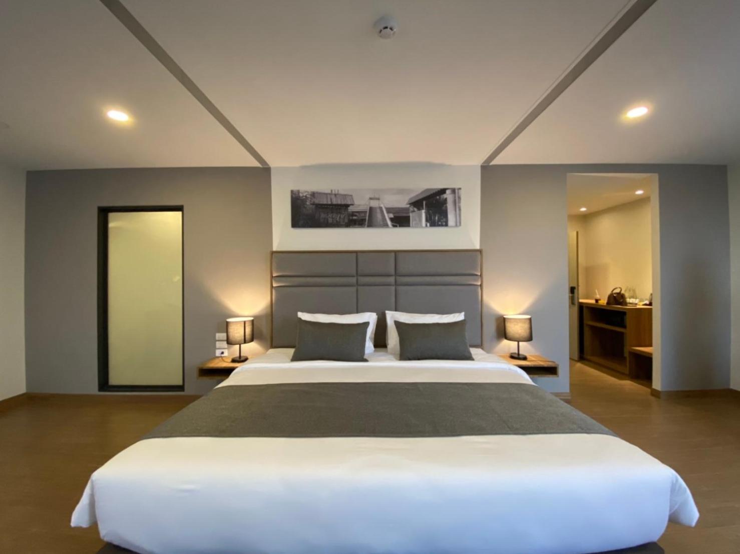 Suite Pool View