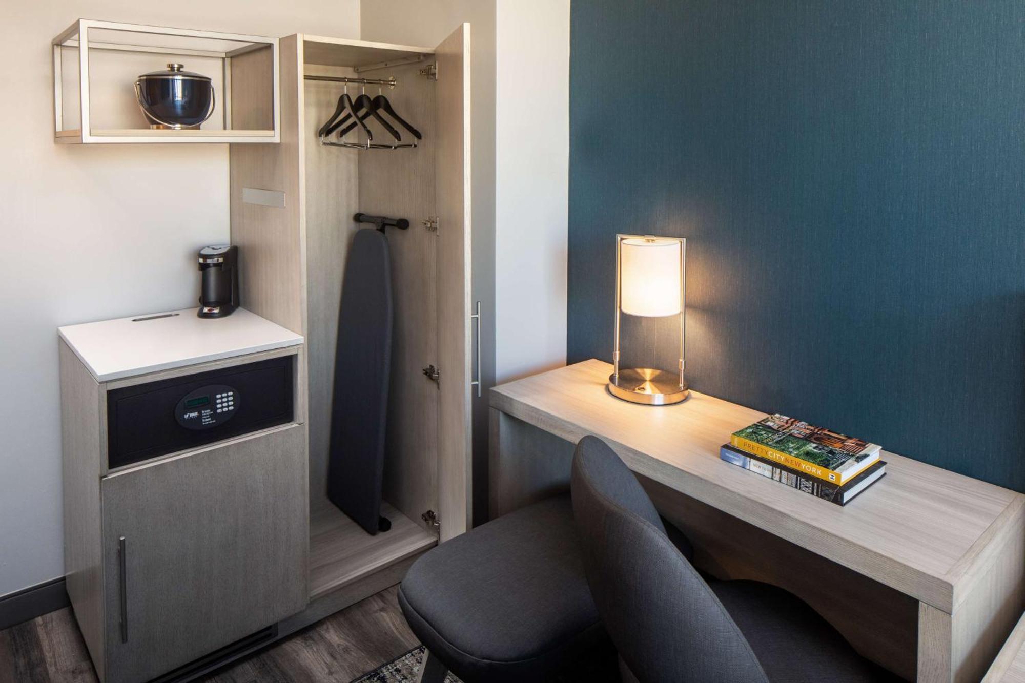 King Room,1601755584:JPEG